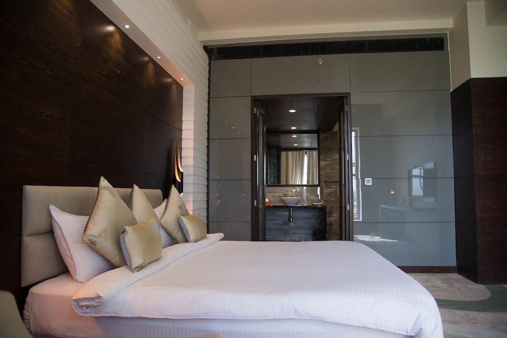 Golden Blossom Imperial Resorts Лакнау Екстериор снимка