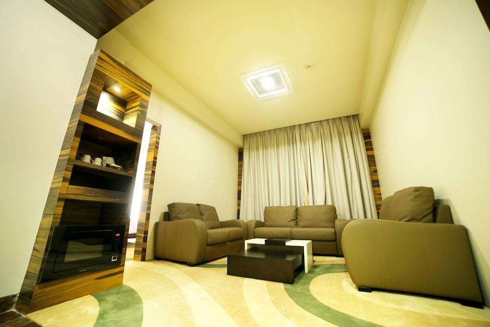 Golden Blossom Imperial Resorts Лакнау Екстериор снимка