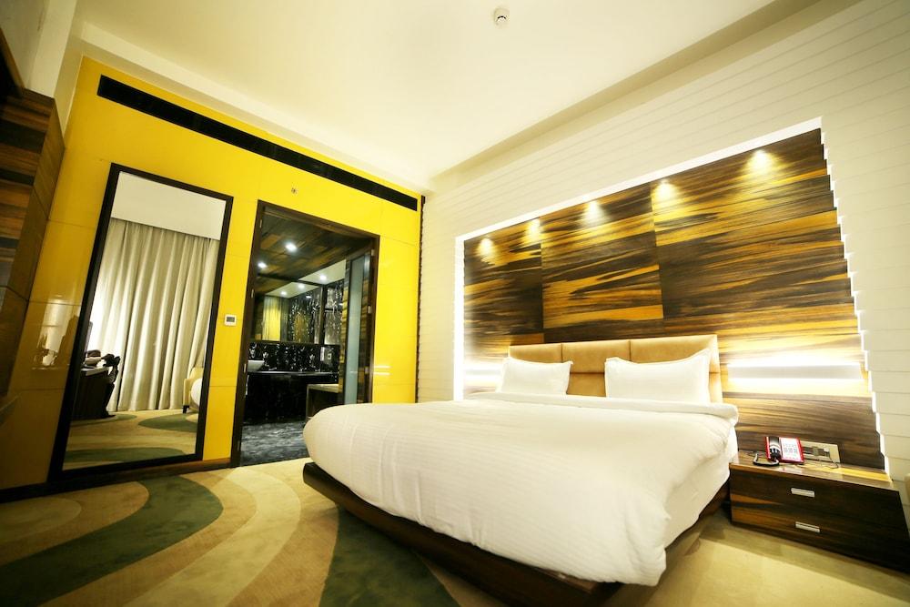 Golden Blossom Imperial Resorts Лакнау Екстериор снимка
