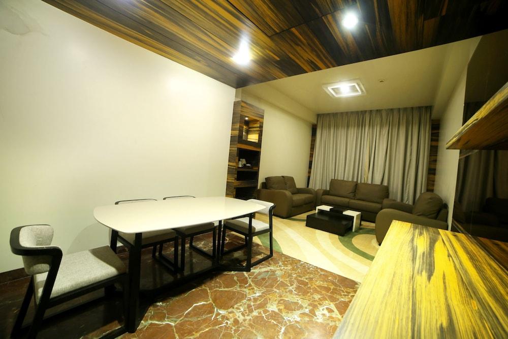 Golden Blossom Imperial Resorts Лакнау Екстериор снимка