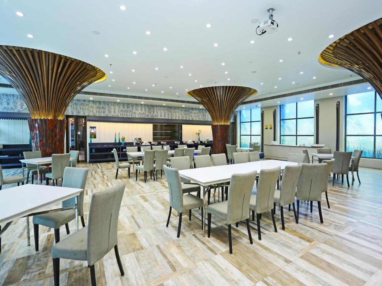 Golden Blossom Imperial Resorts Лакнау Екстериор снимка